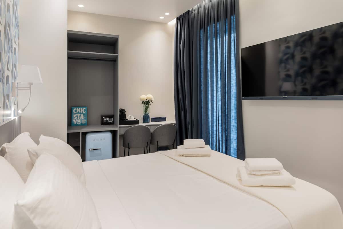 Comfort Double Room, Balcony, City View | Minibar, in-room safe, free WiFi, bed sheets