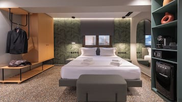 Quarto casal superluxo, sacada, vista para a cidade | Frigobar, cofres nos quartos, Wi-Fi de cortesia, roupa de cama