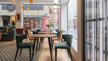 包每日自助早餐