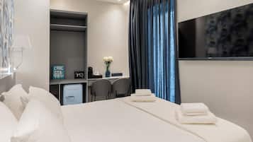 Habitación Confort doble, balcón, vistas a la ciudad | Caja fuerte y wifi gratis