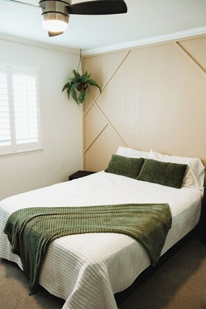 3 slaapkamers, een strijkplank/strijkijzer, reisbedje, gratis wifi