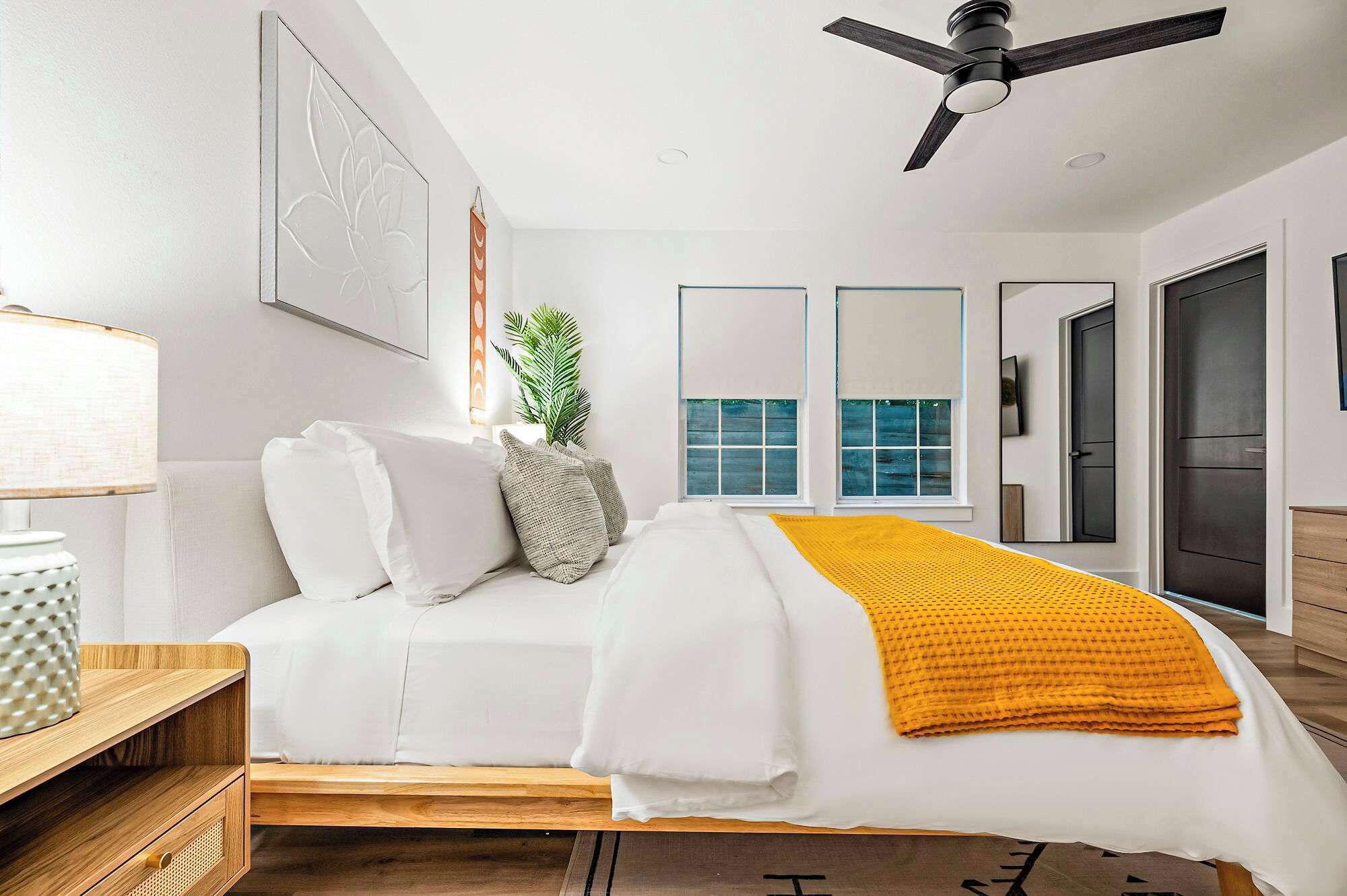 3 habitaciones, escritorio, tabla de planchar con plancha y wifi gratis 