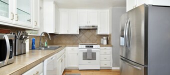 SkyRoom - Private 1-bedroom Room in lovely Vancouver Home