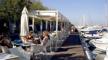 Apartment | Outdoor dining