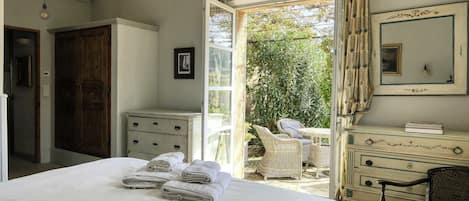 3 bedrooms, desk, iron/ironing board, WiFi