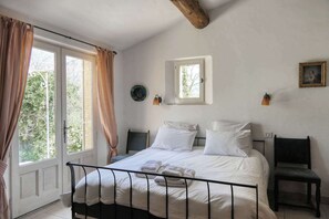 3 bedrooms, desk, iron/ironing board, WiFi