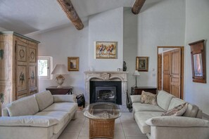 TV, fireplace, stereo, offices - Villa Maquis (Goult)