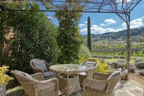 Outdoor dining - Villa Maquis (Goult)