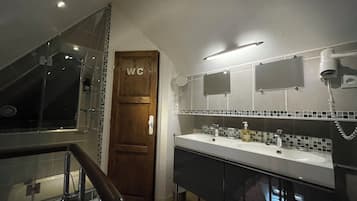 Ducha, jabón, shampoo, papel higiénico