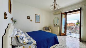 Appartamento, 2 camere da letto, vista mare | Ferro/asse da stiro, Wi-Fi gratuito, lenzuola