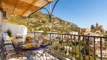 Appartamento, 2 camere da letto, vista mare | Terrazza/patio