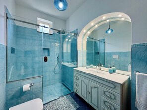 Apartment, 2 Schlafzimmer, Meerblick | Badezimmer