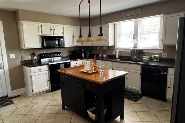 Microondas, horno, placa de cocina, lavavajillas