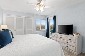 2 bedrooms, free WiFi, bed sheets - Sleeps 8 Ground-Floor 2BR | Pool & Steps to Beach (Panama City Beach)