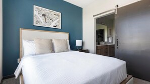 2 habitaciones, escritorio, tabla de planchar con plancha y wifi 