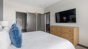 1 habitación, escritorio, tabla de planchar con plancha y wifi