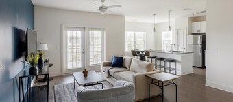 Landing | Chic 3BD, Pool, Yoga Studio