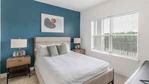 1 slaapkamer, een bureau, een strijkplank/strijkijzer, wifi