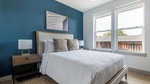 1 dormitorio, escritorio, tabla de planchar con plancha y wifi