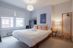 4 bedrooms, desk, iron/ironing board, WiFi - Stylish Victorian Home Nr Cambridge Station (Cambridge)
