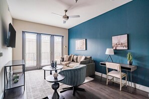 Smart TV - Landing | Beautiful 1BD, Gym, Courtyard (New Orleans)