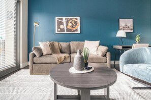 Smart TV - Landing | Beautiful 1BD, Gym, Courtyard (New Orleans)