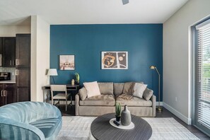 Smart TV - Landing | Stunning 1BD, Gym, Pool (New Orleans)