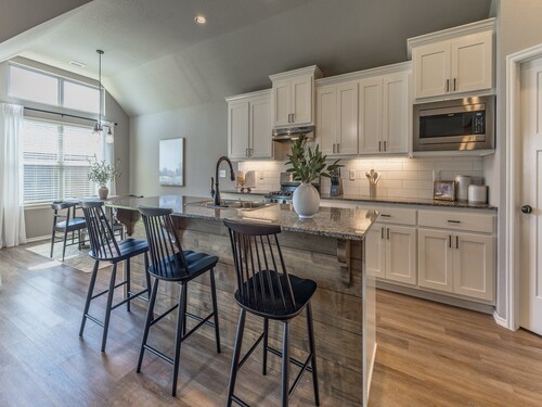 6017 Cozy Corner - Great Location!