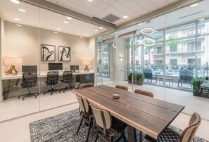 Dining - Landing | Stylish 1BD, Pool, Gym (New Orleans)