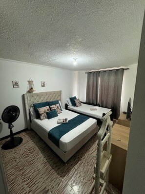 Double Room, City View | Laptop workspace, free WiFi - Hospedajes el Jardin (Envigado)