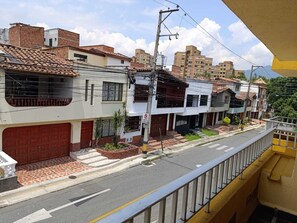 Basic Tek Büyük Yataklı Oda, Balkon, Şehir Manzaralı | Balkon