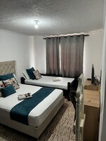 Espacio para trabajar con laptop y wifi gratis 