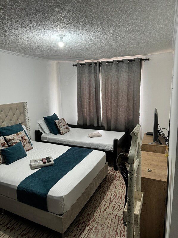 Double Room, City View | Laptop workspace, free WiFi - Hospedajes el Jardin (Envigado)