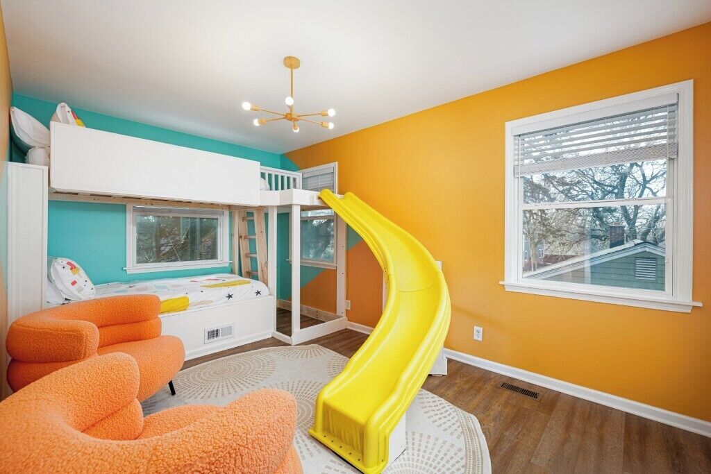 5 bedrooms, desk, iron/ironing board, WiFi