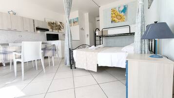 Comfort Studio, Sea View | Living area