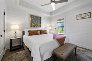 3 bedrooms, iron/ironing board, free WiFi, bed sheets - NEW Listing! Custom high-end cabin TOP location (Broken Bow)