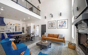 Smart TV, chimenea, videojuegos, futbolito