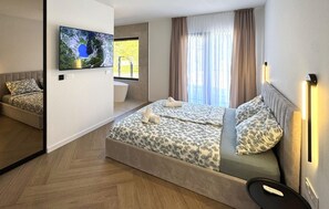 3 bedrooms, free WiFi, bed sheets - Cozy home in Lovrec with private swimming pool, can be inside or outside (Lovrec)