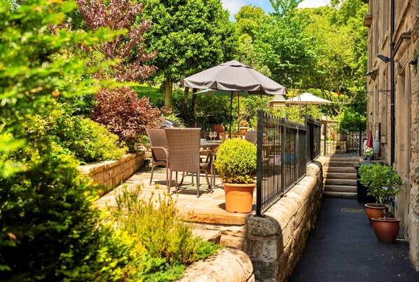 Apartment | Outdoor dining - Apartment in Buxton Old Post Office, No Deposit (Buxton)