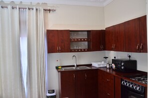 Four Ă micro-ondes, un four, surface de cuisson