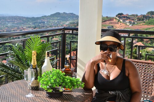 Charming apartment in lovely Kampala with WiFi