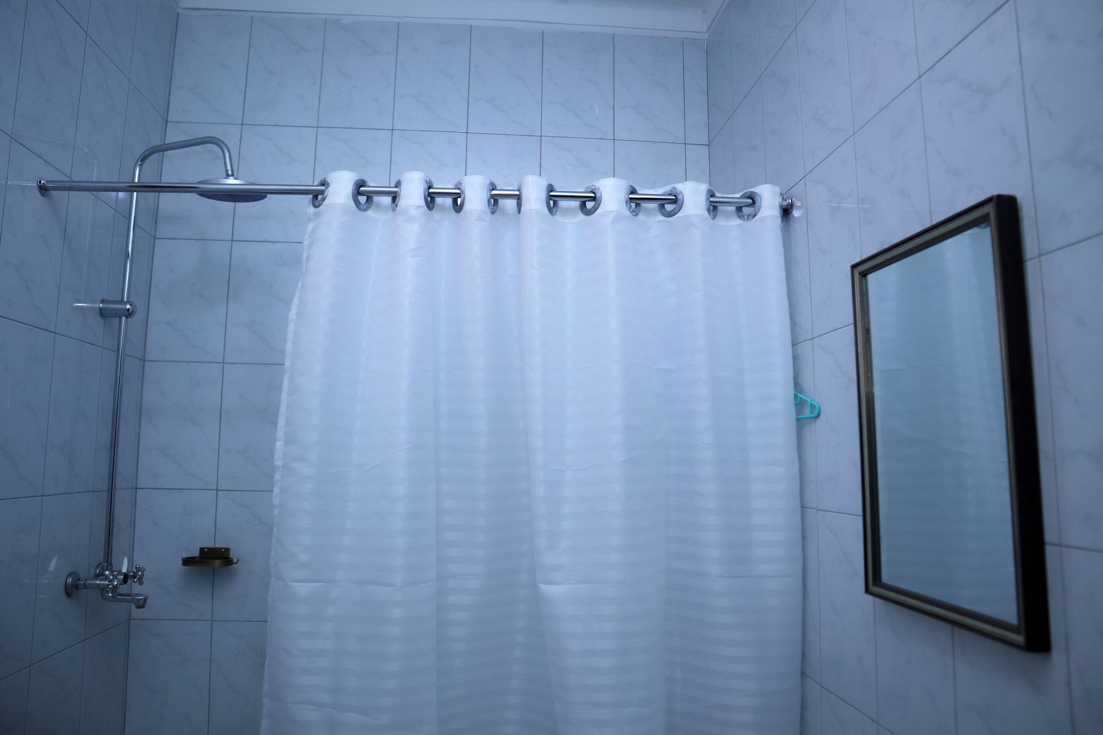 Doccia, asciugacapelli, asciugamani, sapone