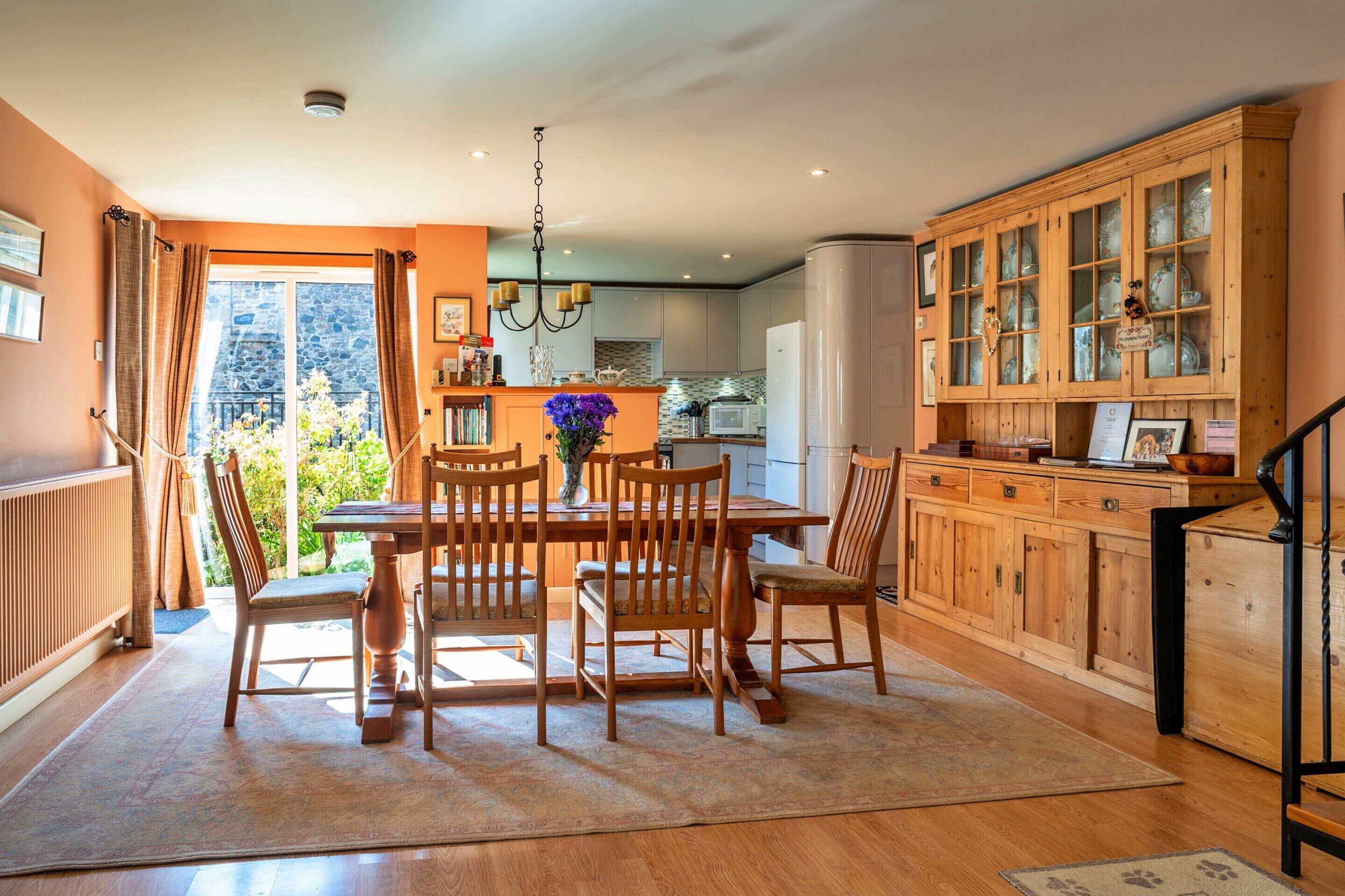 Cottage | Dining