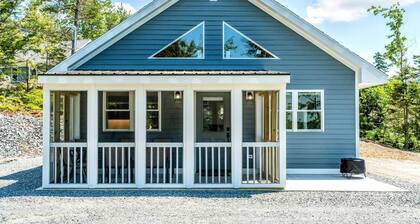 Pet-Friendly Fishing Cabin 5 minutes to the Beach