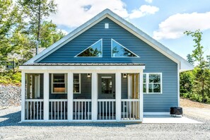 Exterior - Lakeview Cabin w/Fire Pit & walk to Beach (Sullivan)