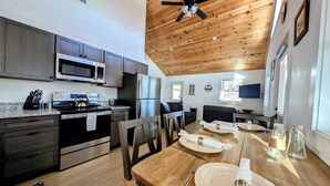 Coffee/tea maker, fridge, microwave, oven - Lakeview Cabin w/Fire Pit & walk to Beach (Sullivan)