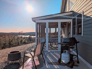 Terrace/patio - Fishing cabin, wildlife, walk to the pond, sleeps 5 (Sullivan)