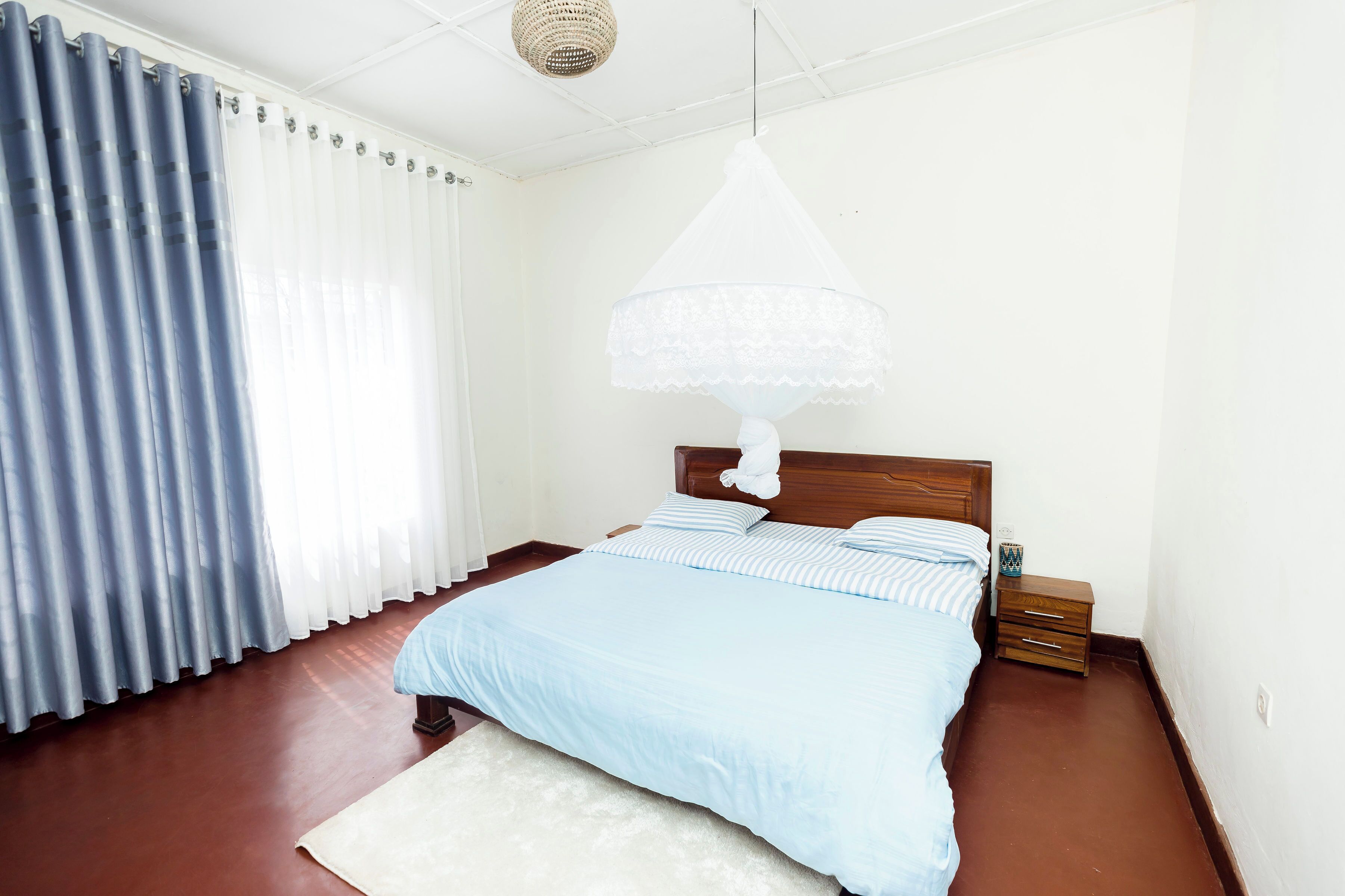 4 makuuhuonetta, silitysrauta/-lauta, Wi-Fi, vuodevaatteet