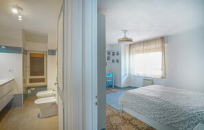 1 chambre, fer et planche à repasser, Wi-Fi gratuit