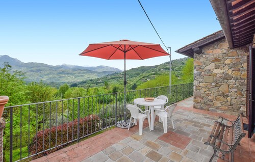 Awesome home in Barga